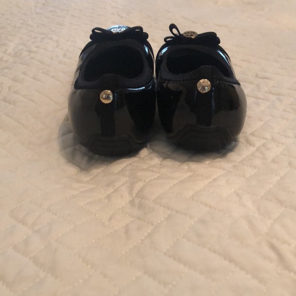 Michael Kors Rover Lux Black patent girls flats, size 2 - Picture 3 of 6